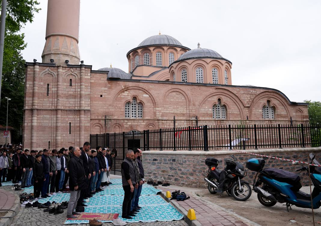 Kiliseden camiye çevrilen Kariye Camii’nde 79 yıl sonra ilk cuma namazı 21